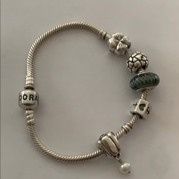 Pandora bracelet with 5 retired charms - Picture 4 of 4